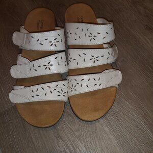 George Classics Keri Ladies Size 9W Velcro Closure White Lightweight Sandals